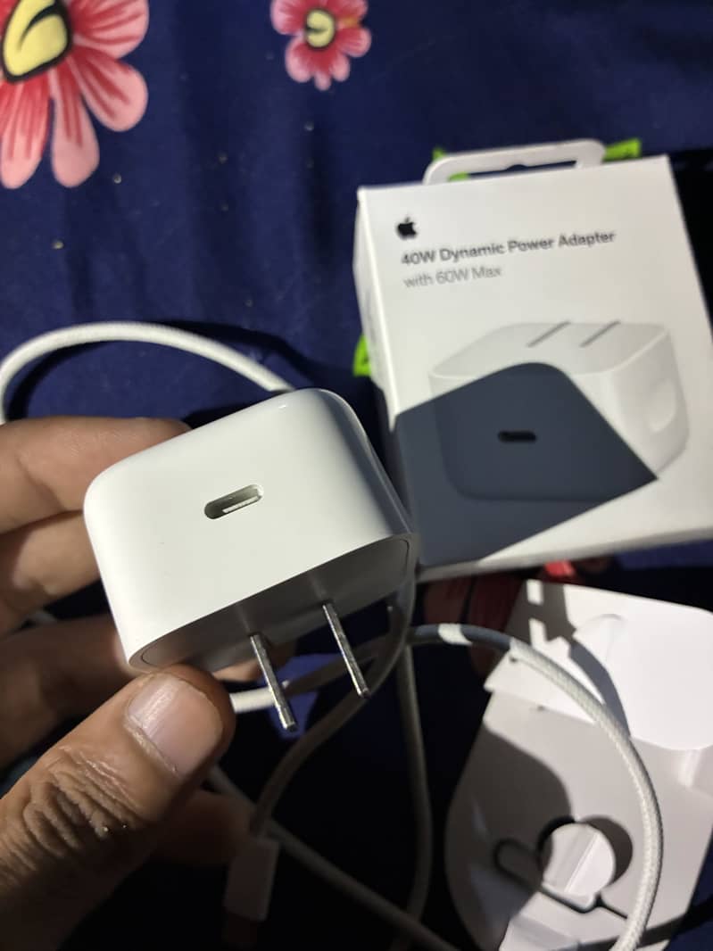 Apple 40W Dynamic Adapter 1