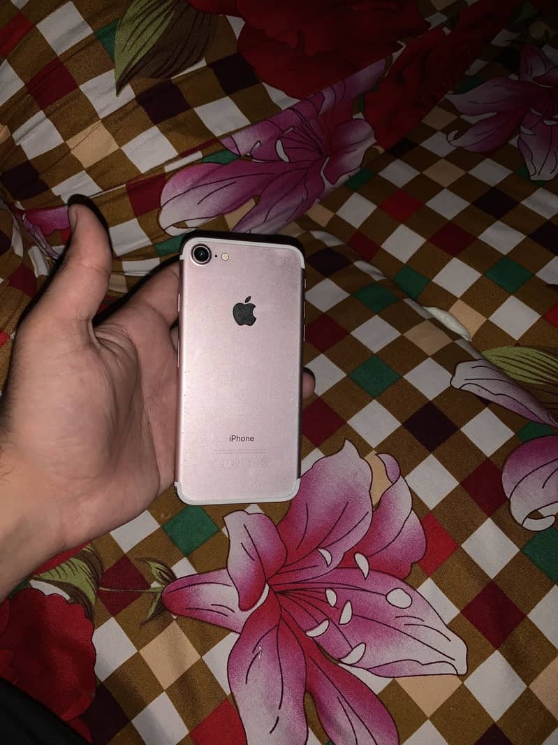 Apple iPhone 7 0