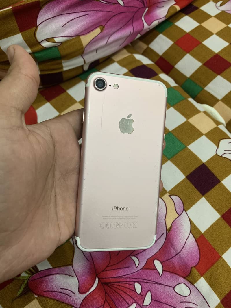 Apple iPhone 7 1