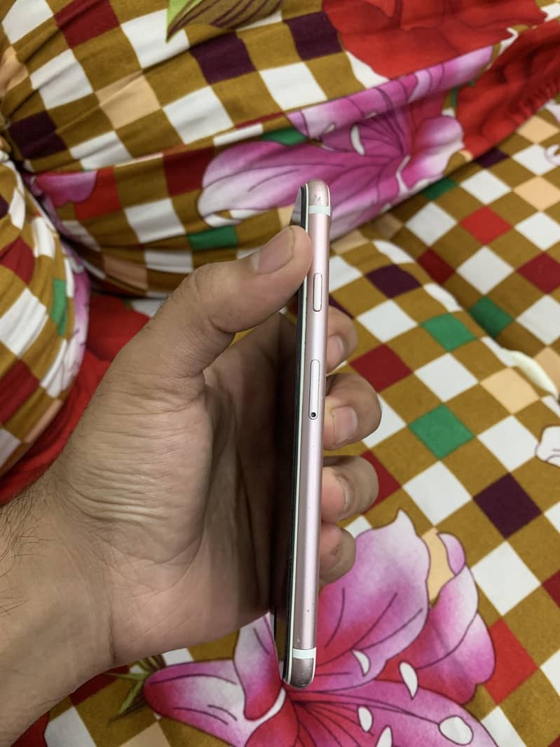 Apple iPhone 7 4