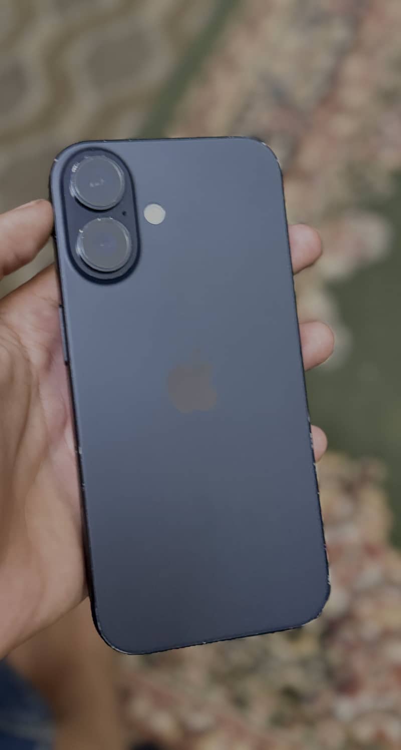 Apple iPhone 16 0