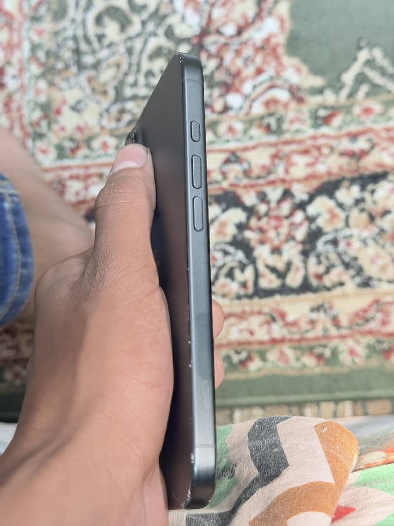 Apple iPhone 16 2