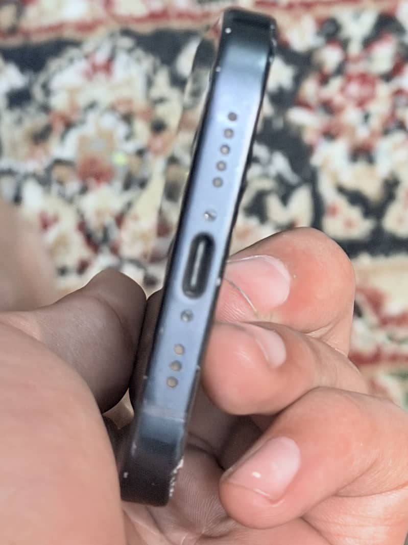 Apple iPhone 16 3