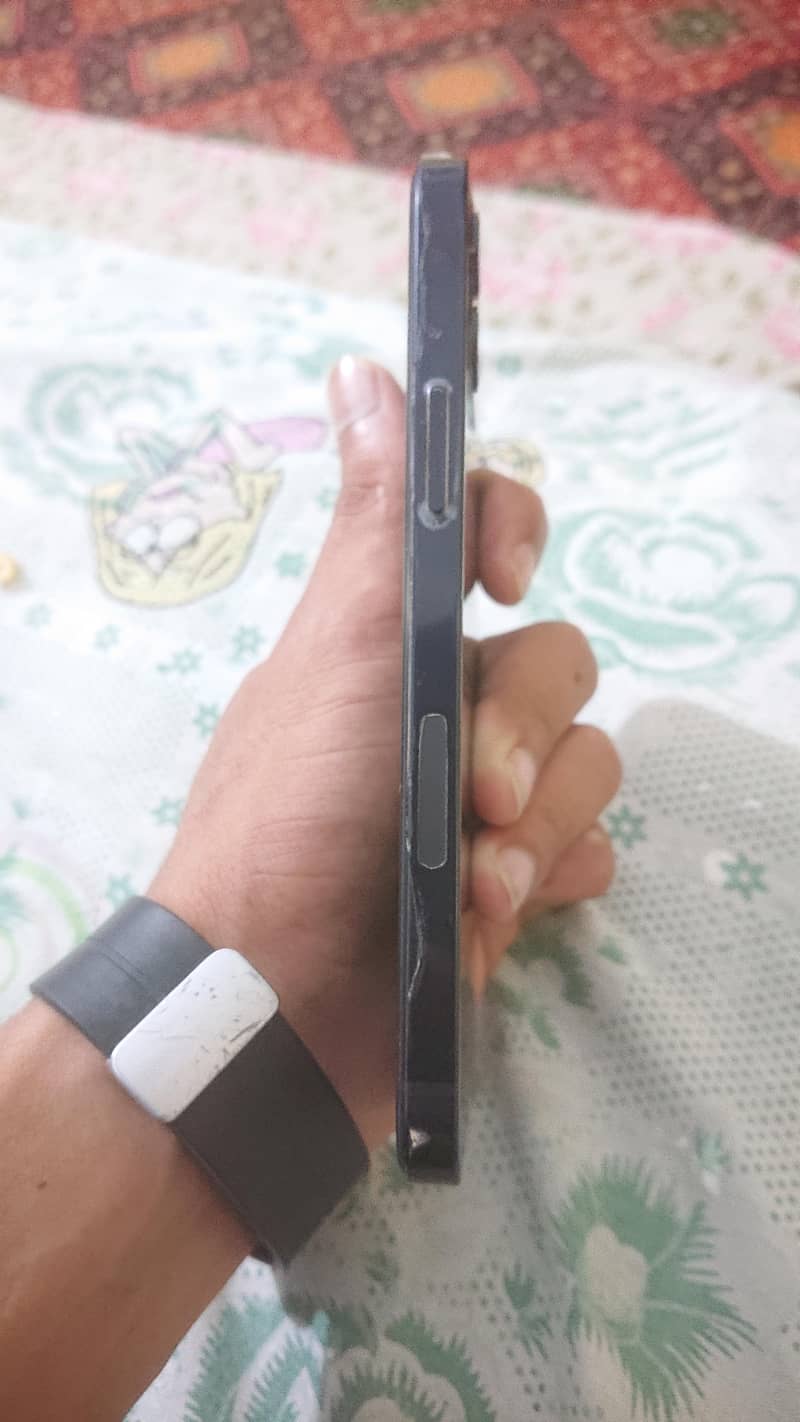 Apple iPhone 12 1