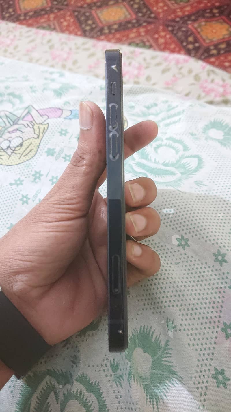 Apple iPhone 12 3