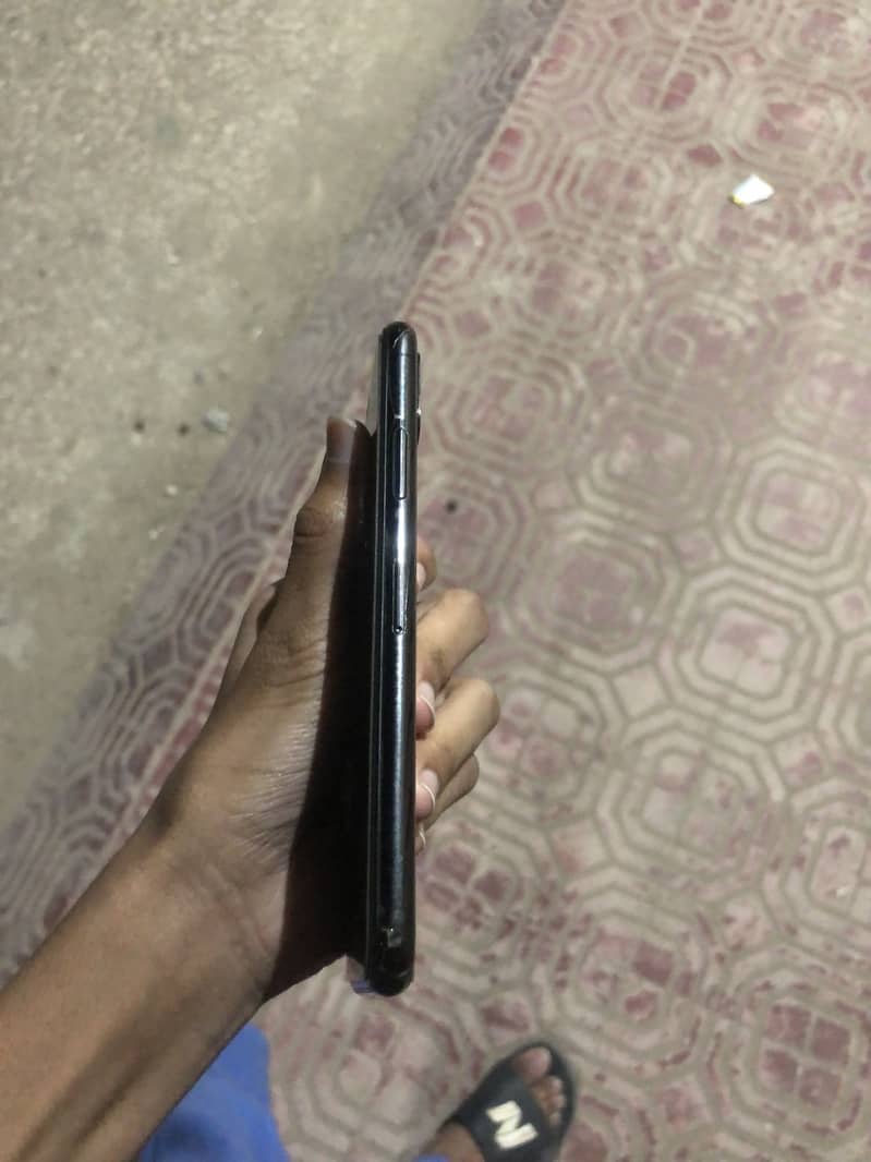 Apple iPhone X 3