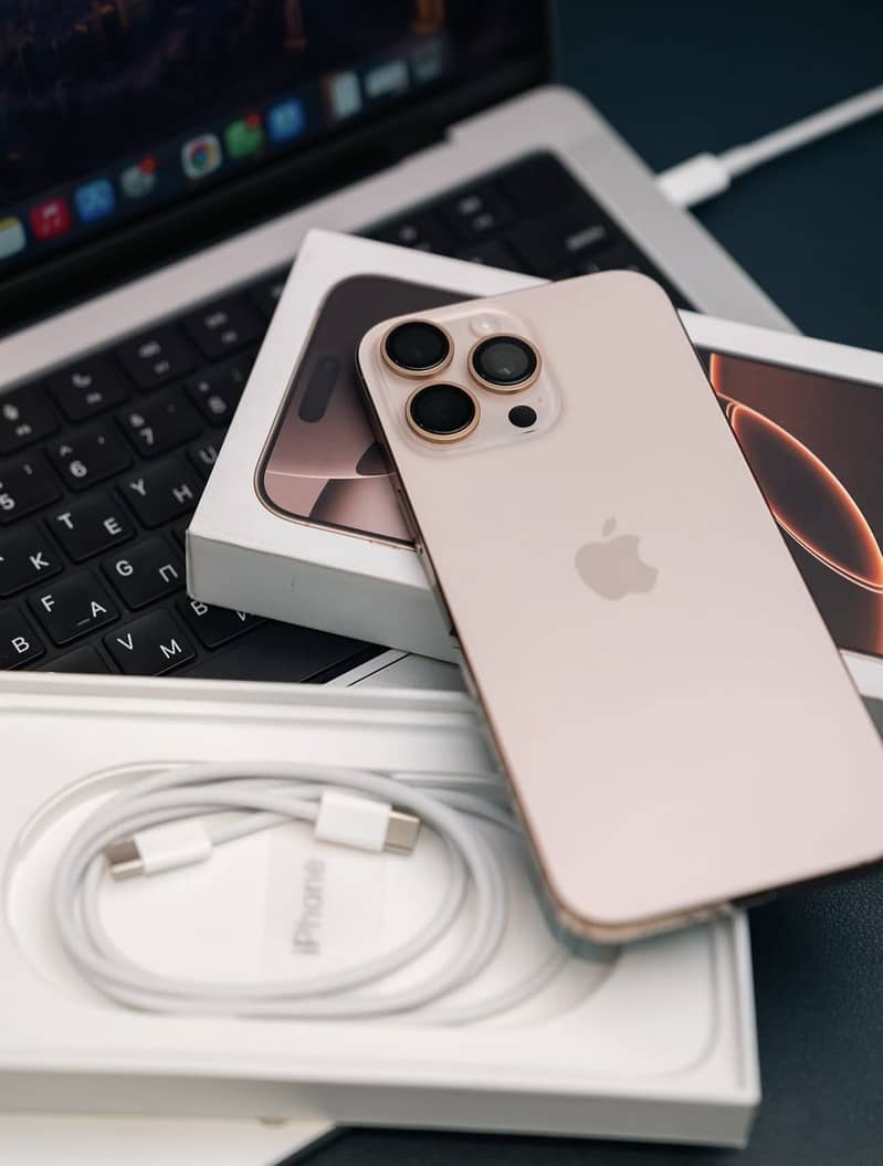 Apple iPhone 16 Pro Max 0