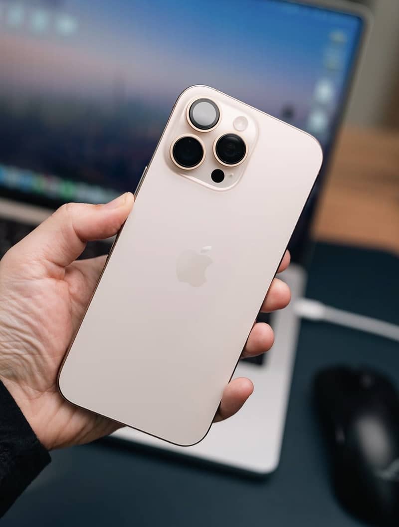 Apple iPhone 16 Pro Max 1