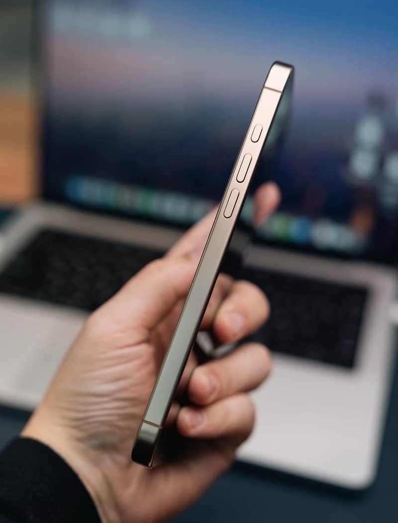 Apple iPhone 16 Pro Max 3
