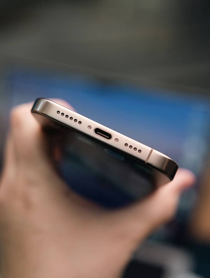 Apple iPhone 16 Pro Max 5