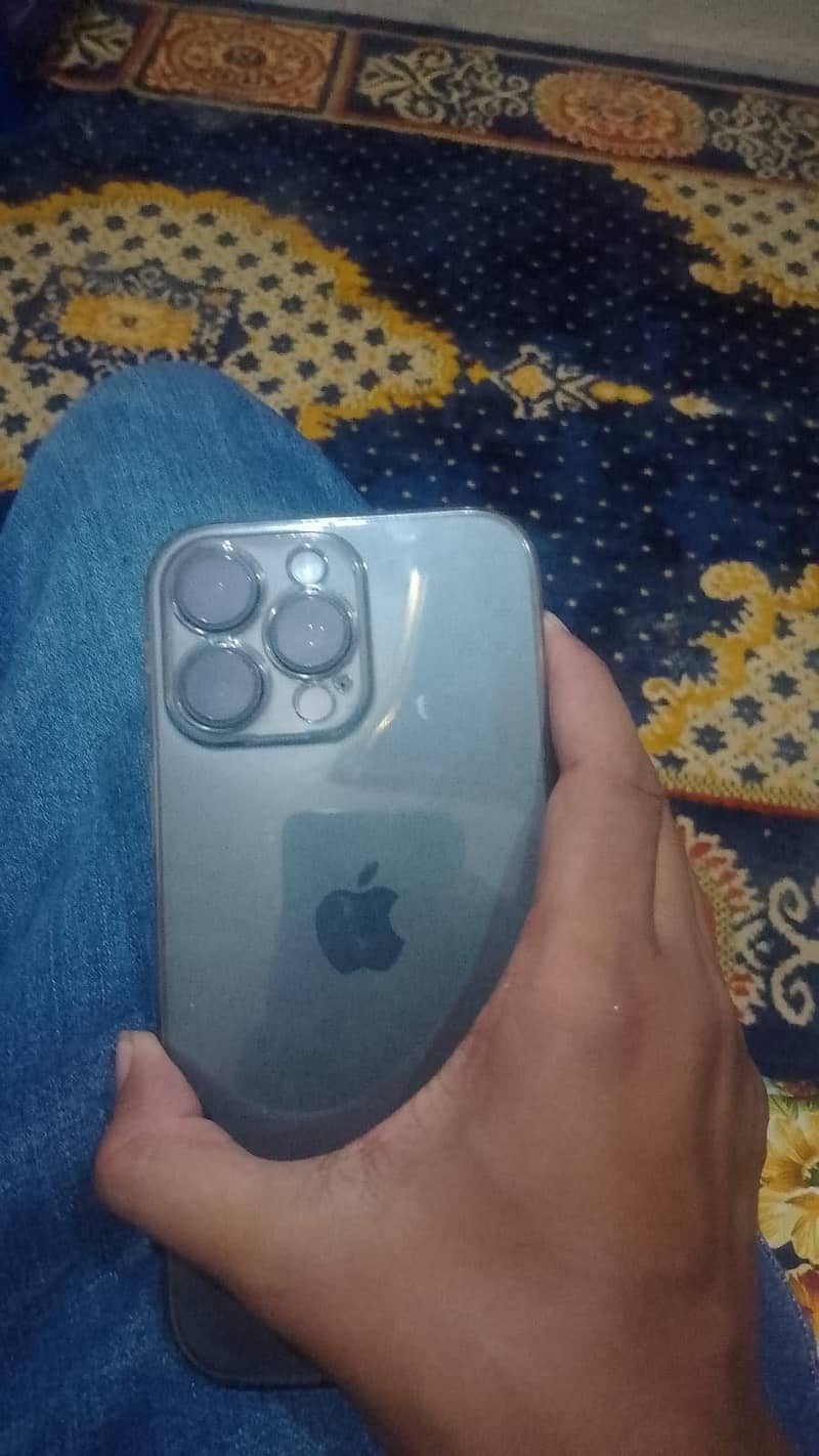 Apple iPhone 16 Pro Max 0