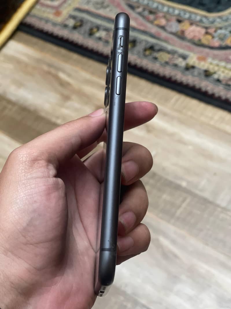 Apple iPhone 11 3