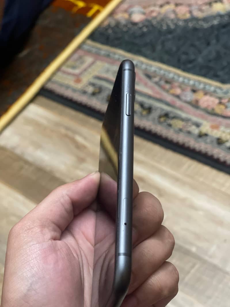 Apple iPhone 11 4