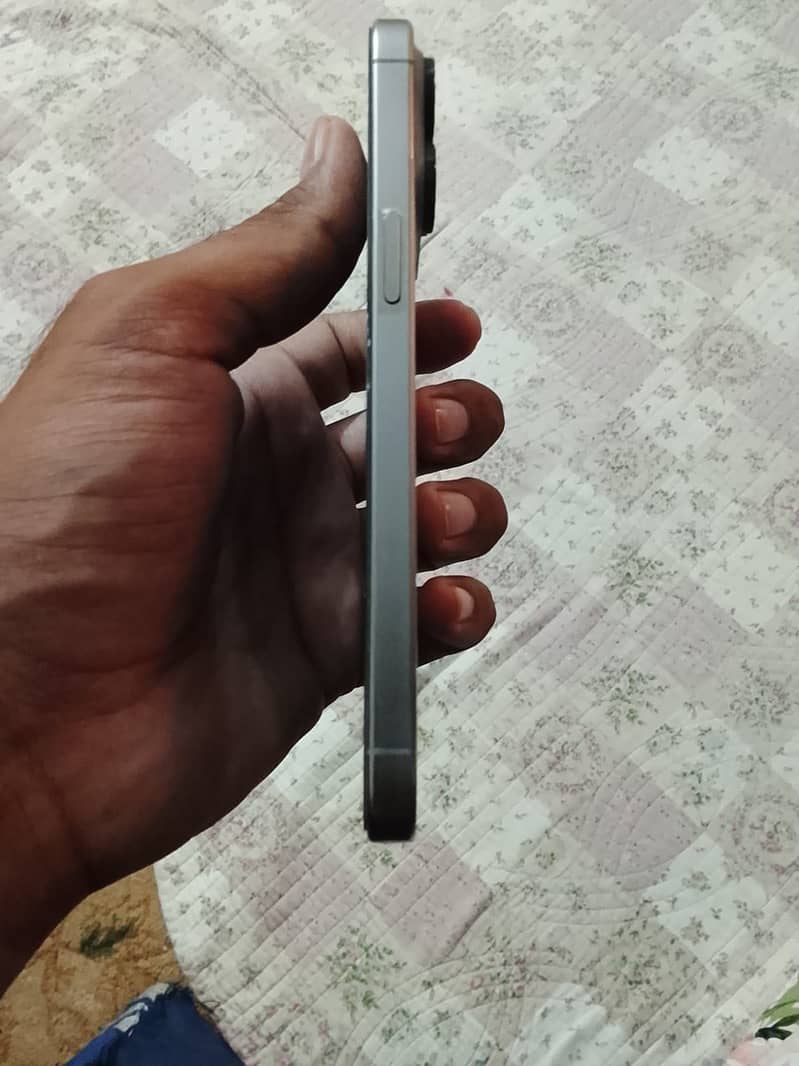 Apple iPhone 15 Pro Max 0