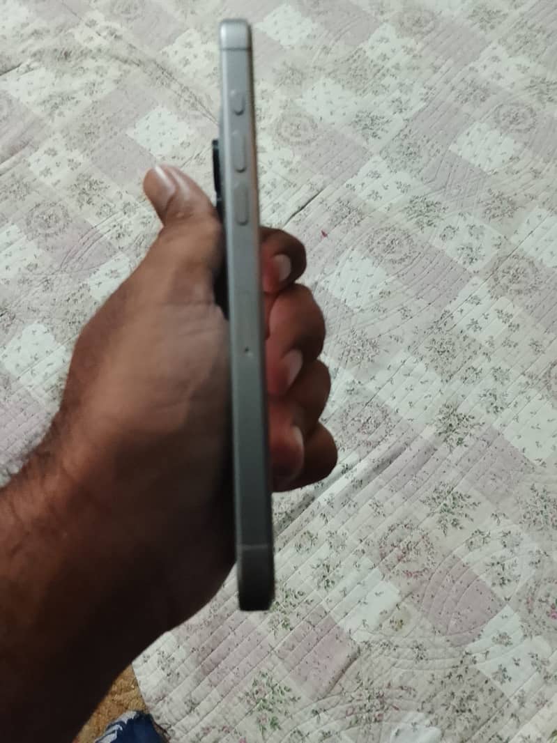 Apple iPhone 15 Pro Max 3
