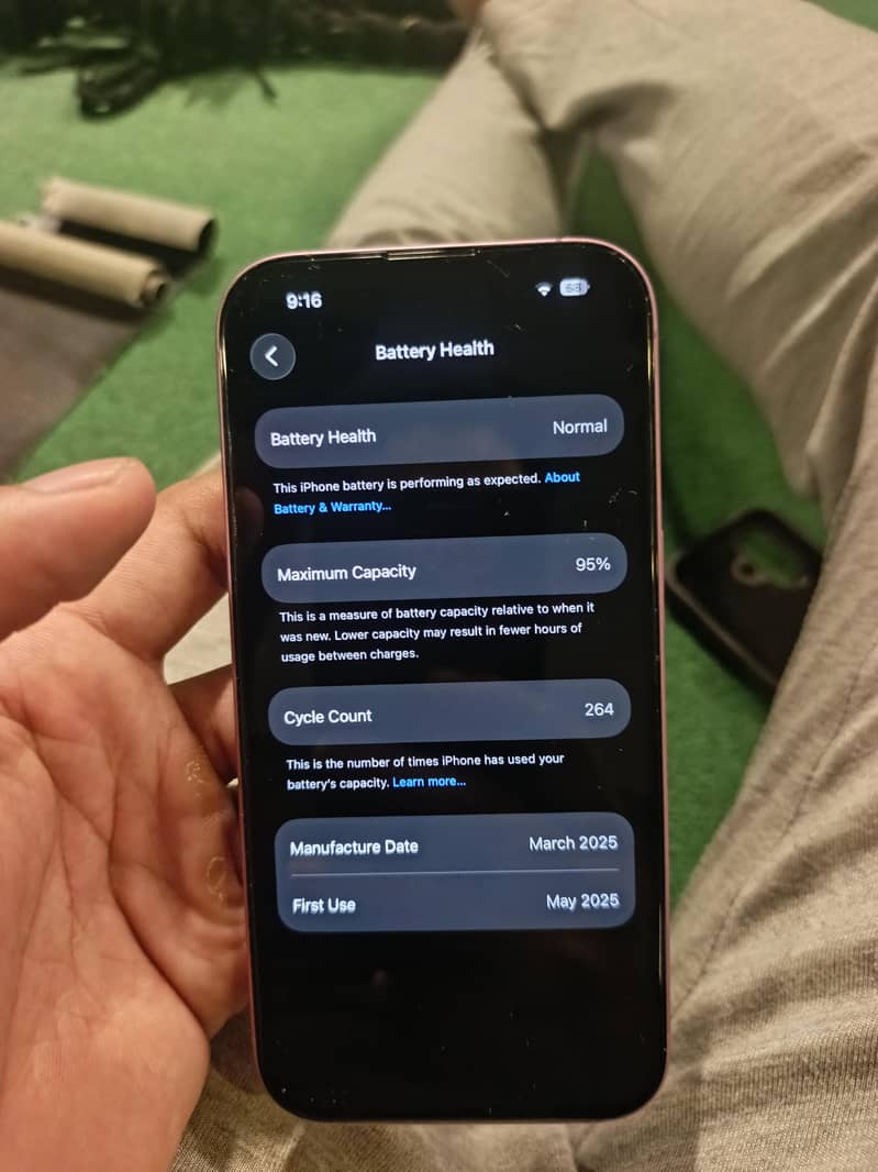 Apple iPhone 16 (FDM) 4