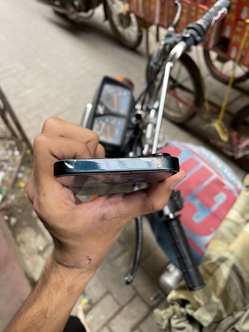 Apple iPhone 13 3