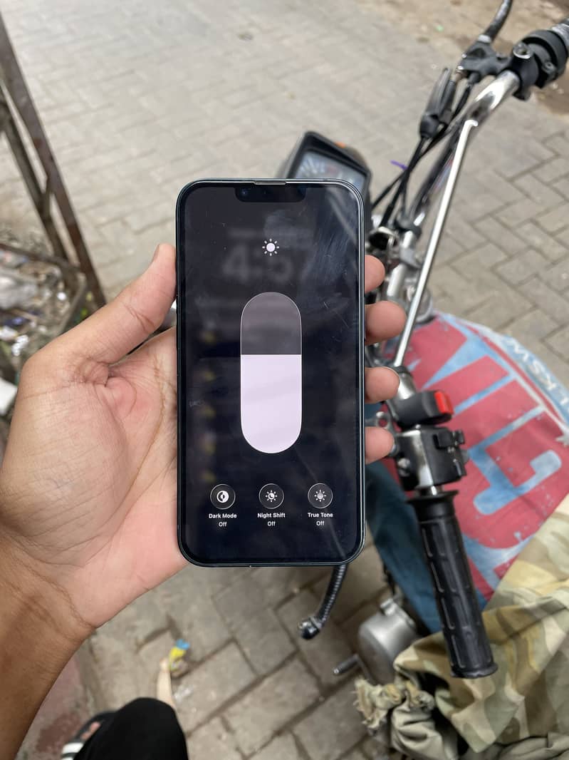 Apple iPhone 13 6