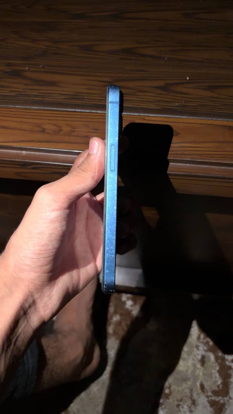 Apple iPhone 13 2