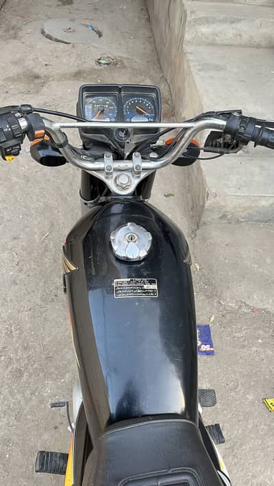 Honda125 black sunn silencer hai or koi major kaam nh