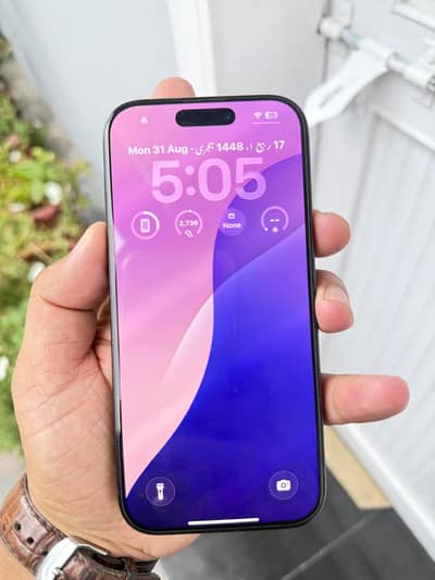 Apple iPhone 16 Pro (Factory-Unlocked) (Non-PTA)
