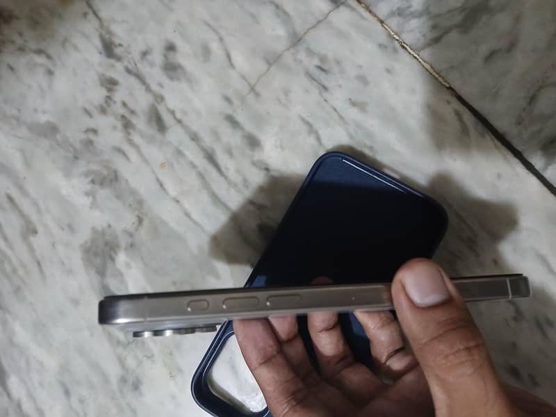 Apple iPhone 15 Pro Max 4