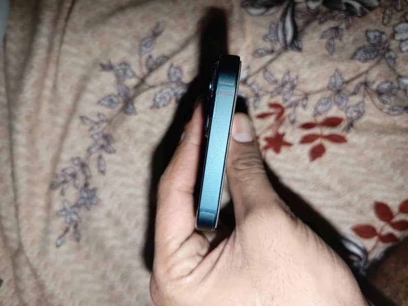 Apple iPhone 13 4
