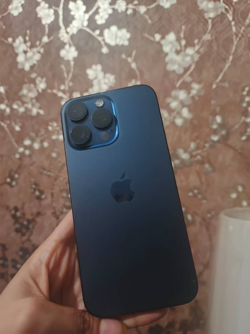 Apple iPhone 15 Pro Max 1