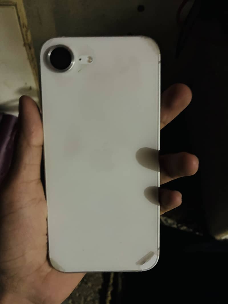 Apple iPhone 16e 8