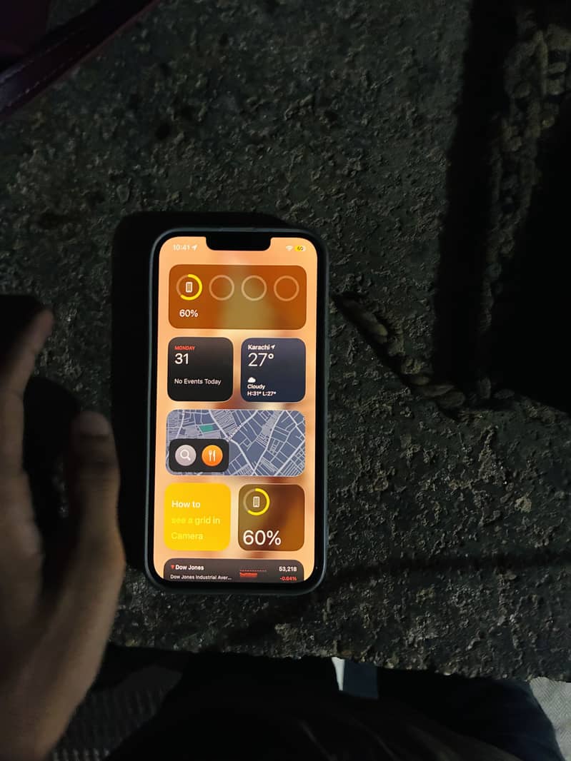 Apple iPhone 16e 11