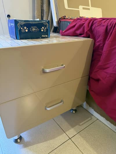 BED WITH TWO SIDE TABLES