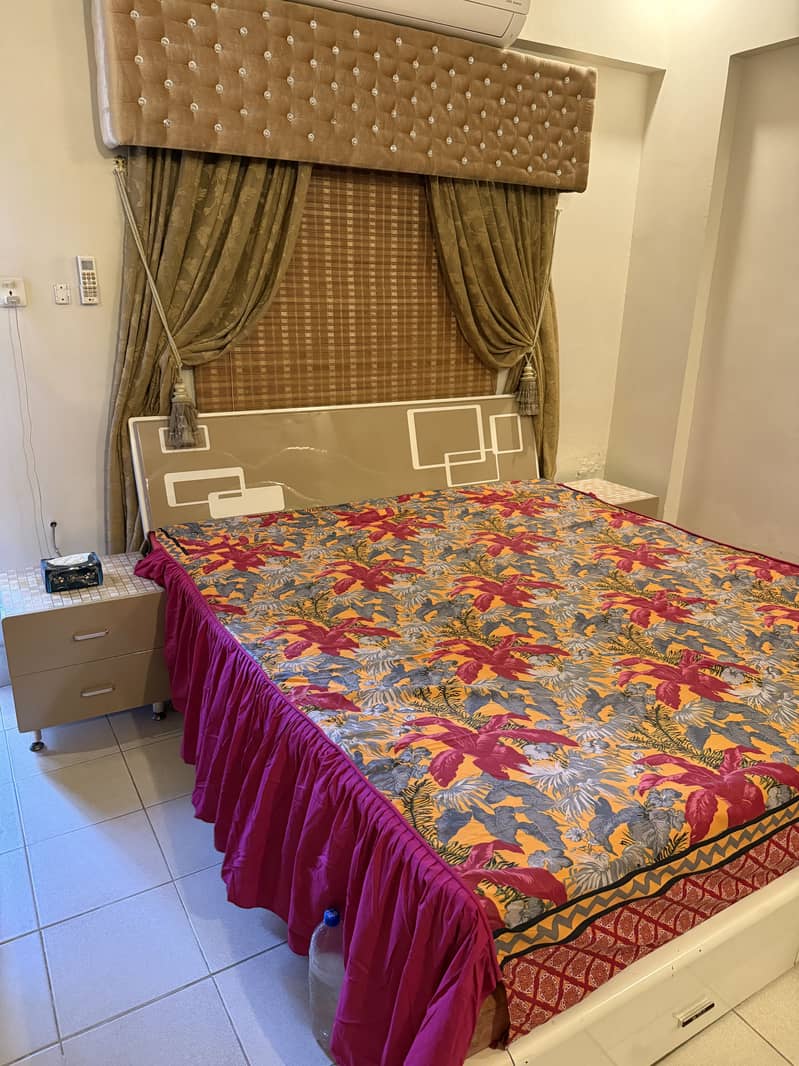 BED WITH TWO SIDE TABLES 2