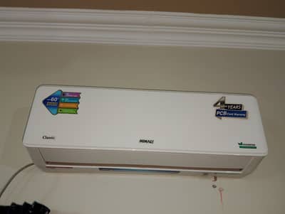 Homage T3 1 Ton AC for Sale just 6 Months used