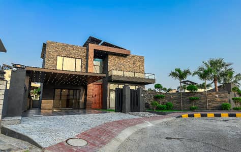 32 MARLA CORNER LUXURY HOUSE FOR SALE