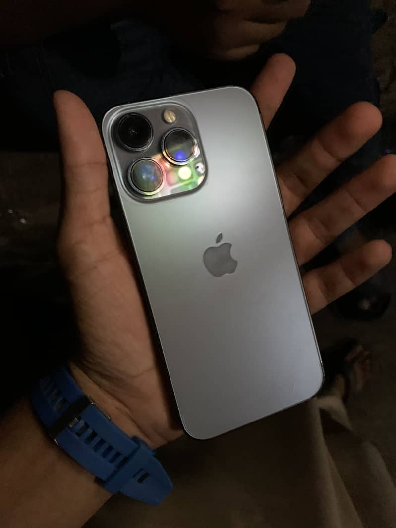 Apple iPhone 13 Pro 2