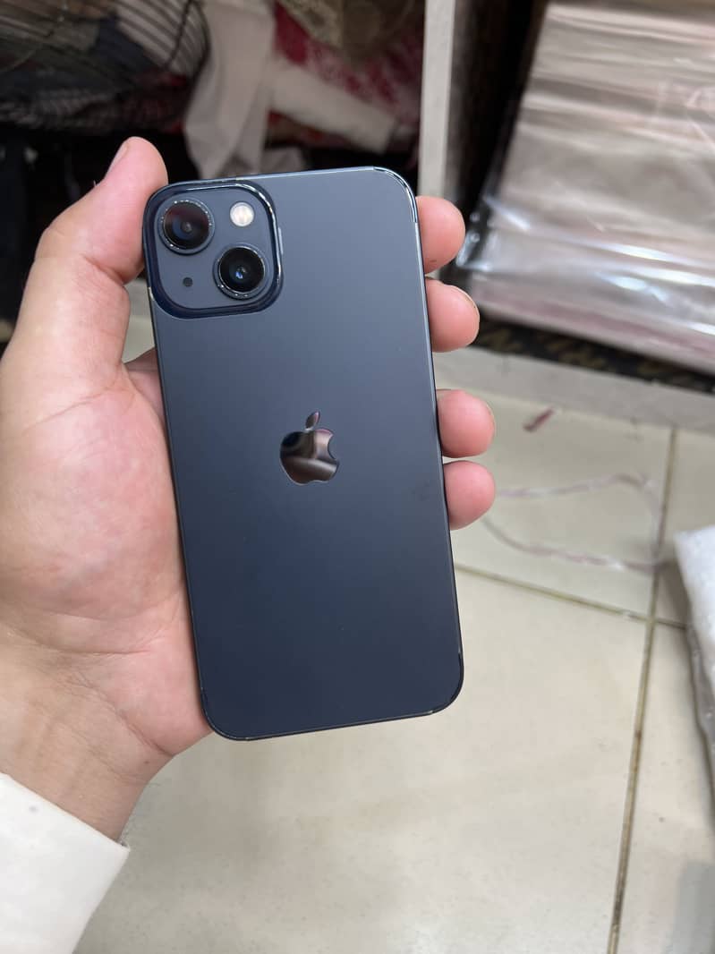 Apple iPhone 13 0