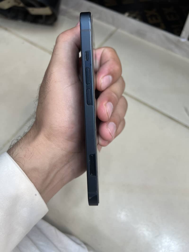 Apple iPhone 13 5