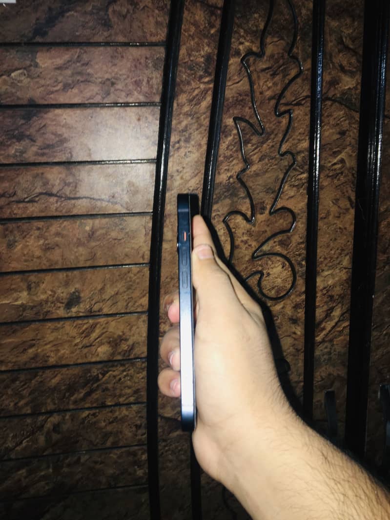 Apple iPhone 13 2