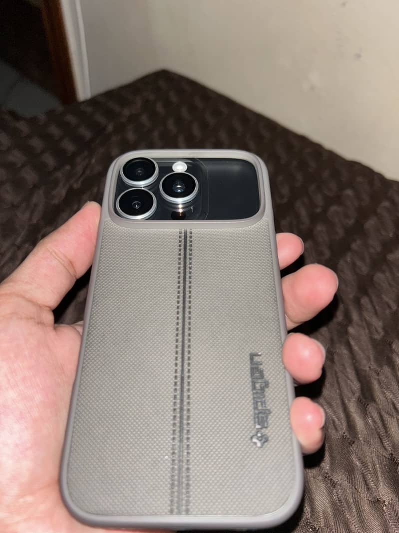 Apple iPhone 16 Pro 1
