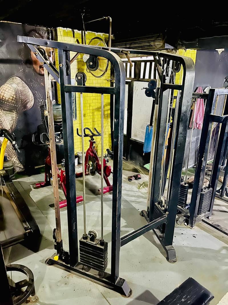 functional trainer and Smith machine 0