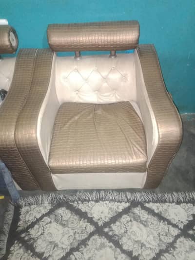 Used 5 Seater Sofa set for Sale. .