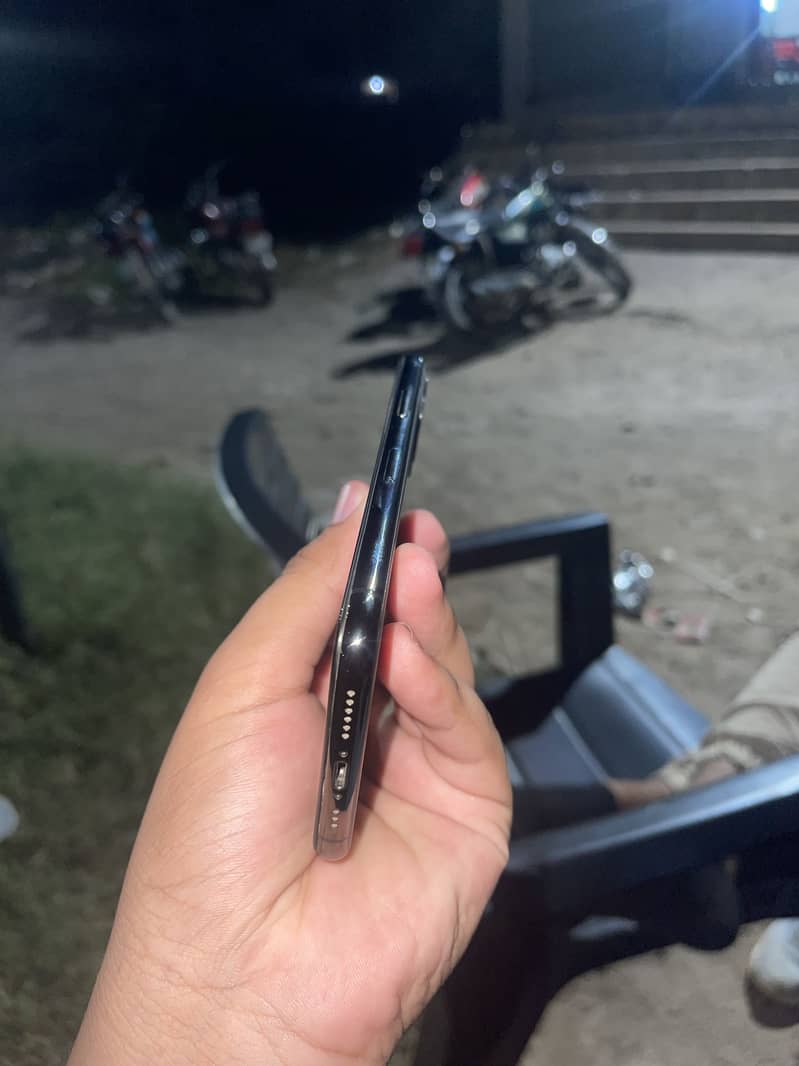 Apple iPhone 11 Pro 1
