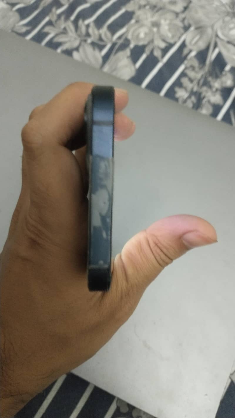 Apple iPhone 13 5