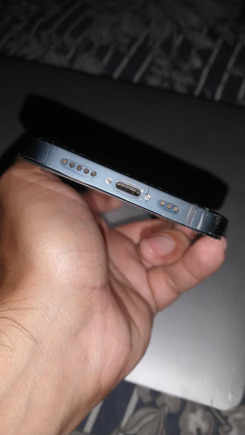 Apple iPhone 13 8