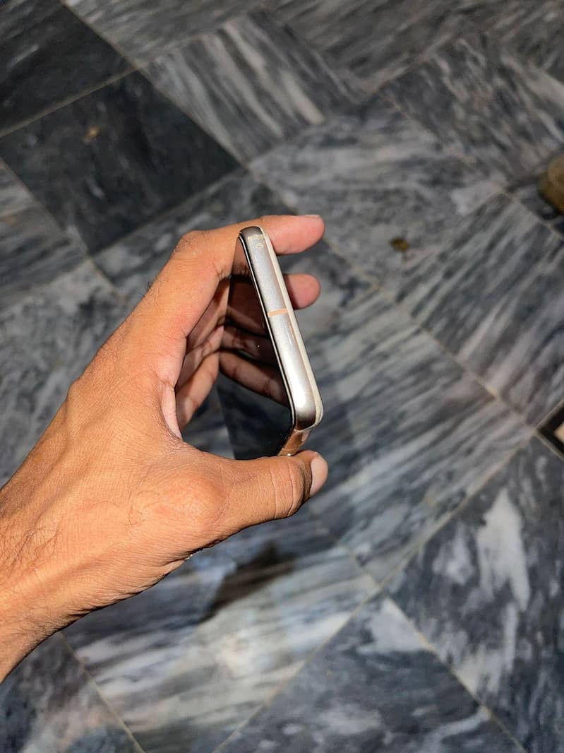 Google pixel 8 4