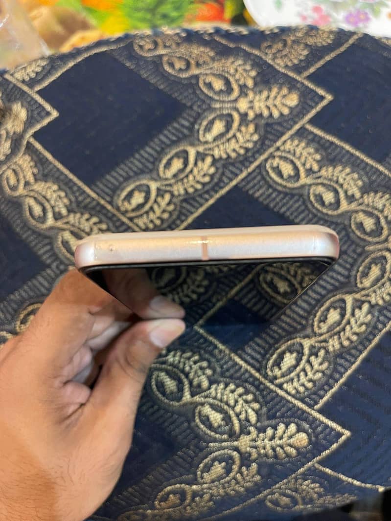Google pixel 8 5