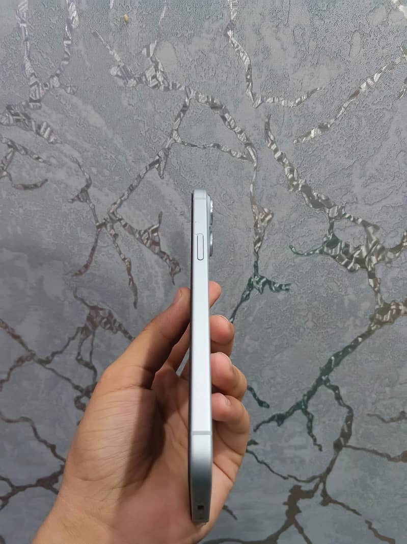 Apple iPhone 15 plus 3