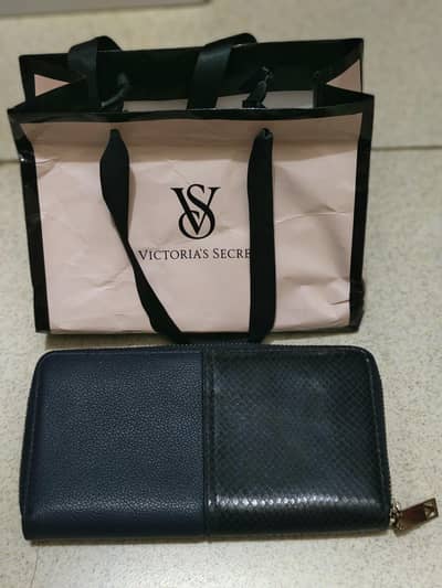 VS and Guess wallets
