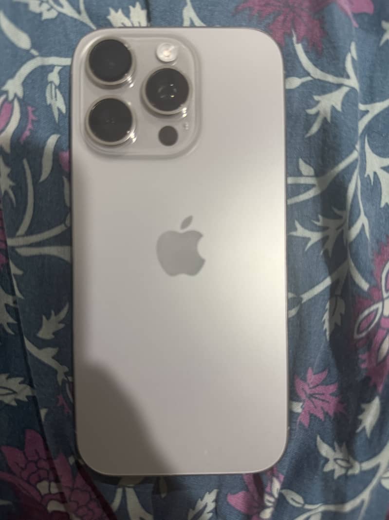 Apple iPhone 16 Pro 1