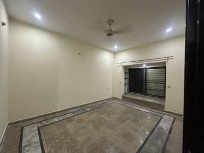 Dc Colony 10 Marla Upper Portion For Rent